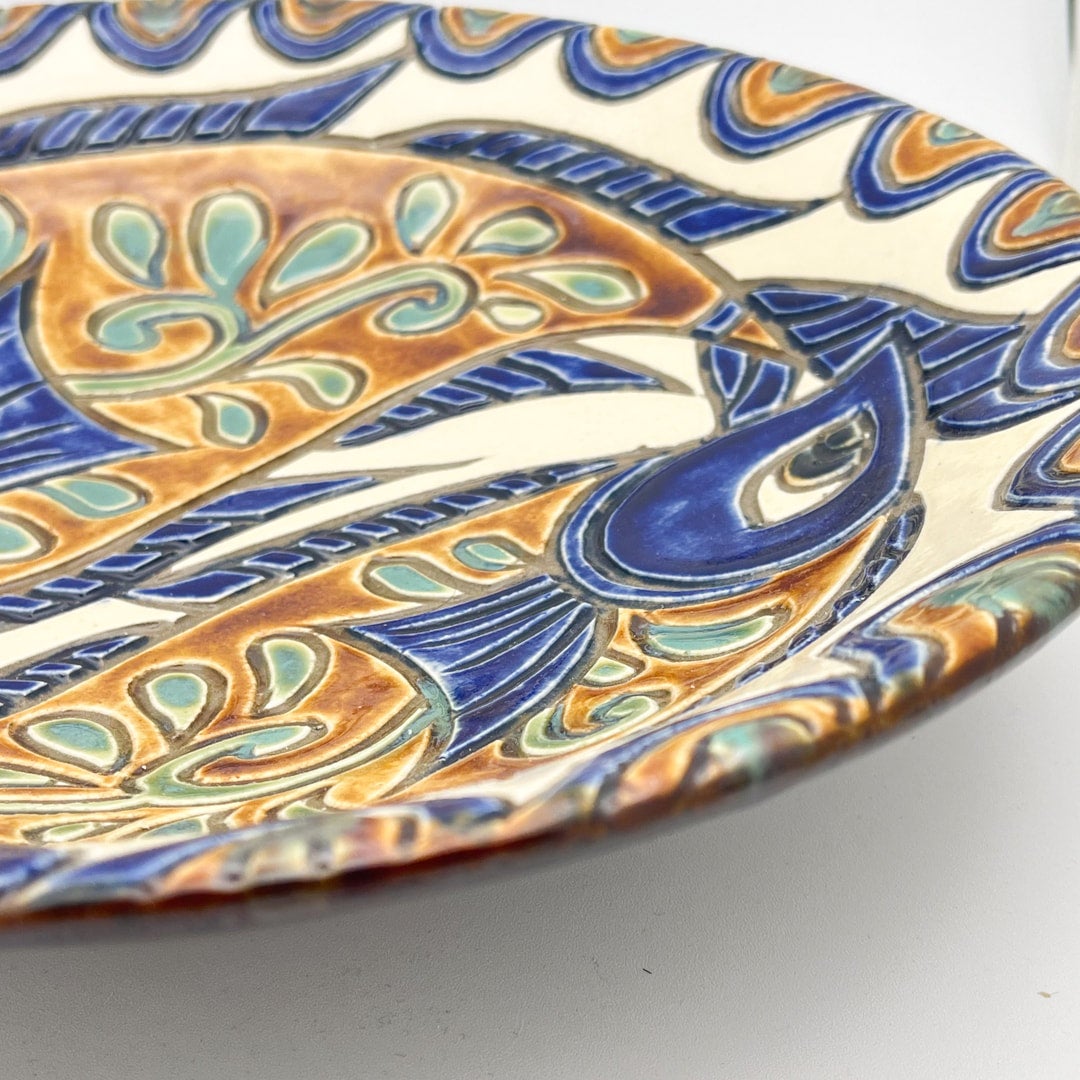 仲間陶房】1尺皿：双魚文 | やちむん工房【仲間陶房】の