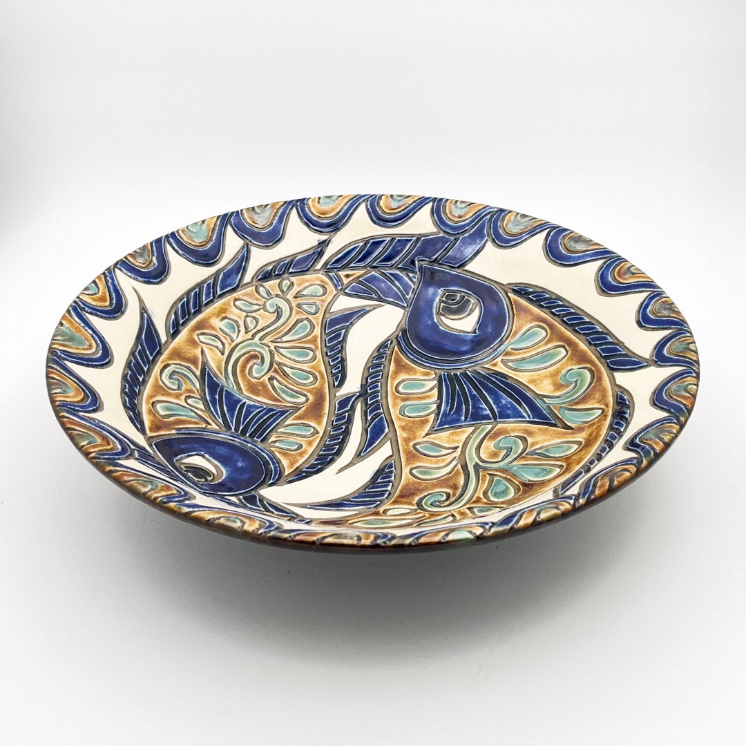 やちむん 壺屋焼 大皿 角皿 魚文 和食 仲間陶房】1尺皿：双魚文 | やちむん工房【仲間陶房】のオンライン